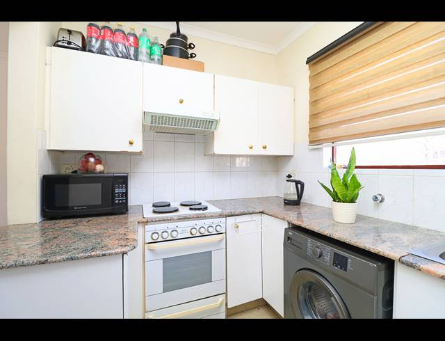1 BEDROOM APARTMENT FOR SALE IN OAKLANDS